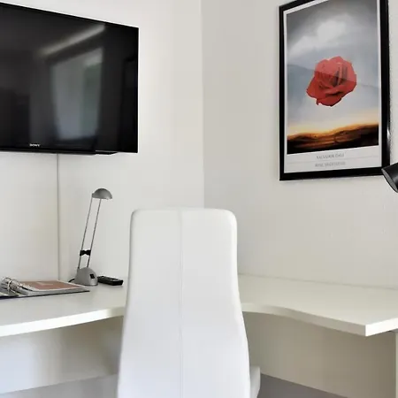 Aleks Apartment *